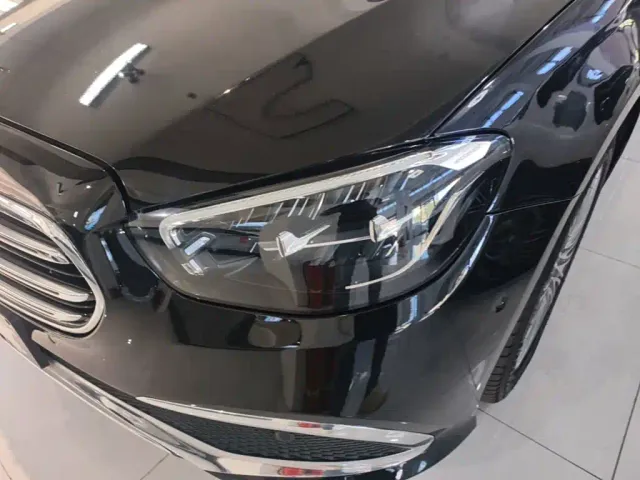 Mercedes-Benz E-Class — Фото автомобиля 23
