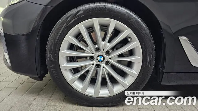 BMW 5 Series G30 — Фото автомобиля 5
