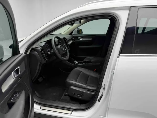 Volvo XC40 — Фото автомобиля 16