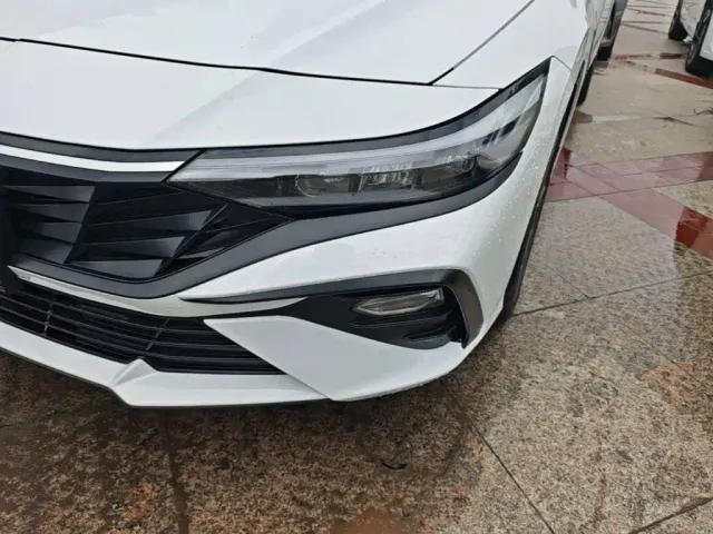 Hyundai Elantra — Фото автомобиля 23