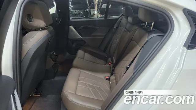 BMW 5-Series — Фото автомобиля 10
