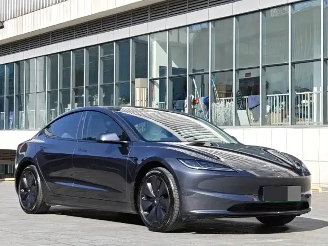 Tesla Model 3 — Фото автомобиля 3