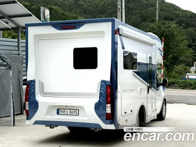 Hyundai Staria Staria 2WD автодом — Фото автомобиля 4