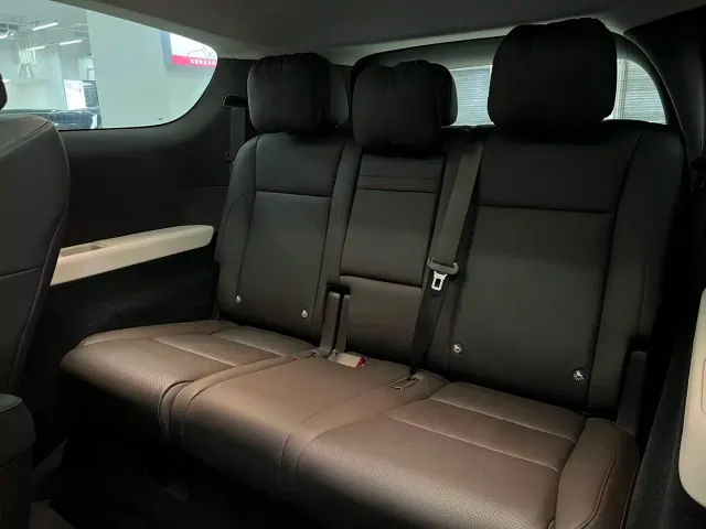 Li Auto MEGA — Фото автомобиля 17