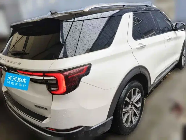 Ford Explorer — Фото автомобиля 2