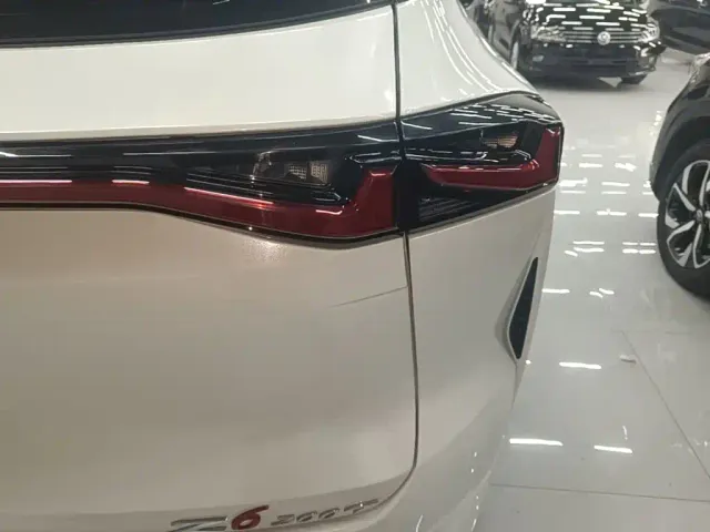 Changan Z6 — Фото автомобиля 7