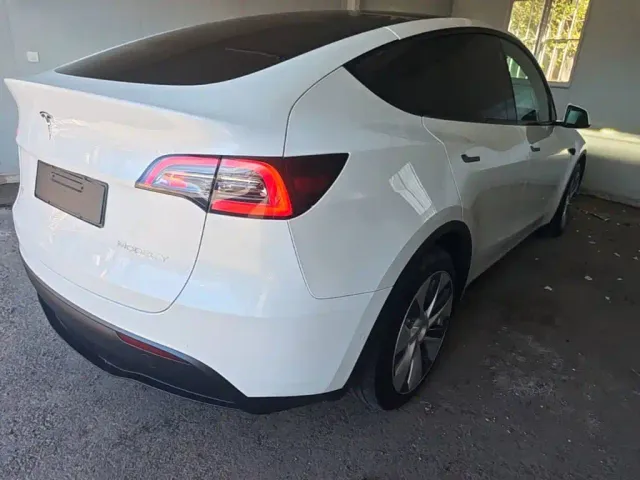 Tesla Model Y — Фото автомобиля 7