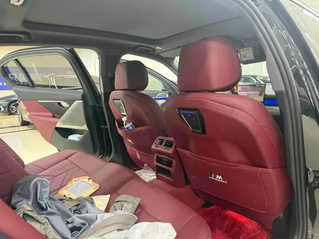 BMW 5 Series — Фото автомобиля 8