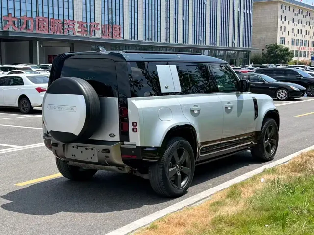 Land Rover Defender — Фото автомобиля 6