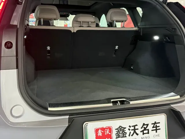 Volvo XC70 Plug-in Hybrid — Фото автомобиля 18