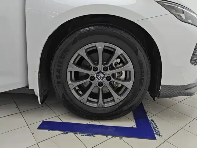 BYD Qin L — Фото автомобиля 6