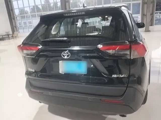 Toyota RAV4 — Фото автомобиля 5