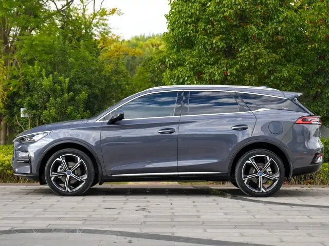 BYD Tang — Фото автомобиля 9