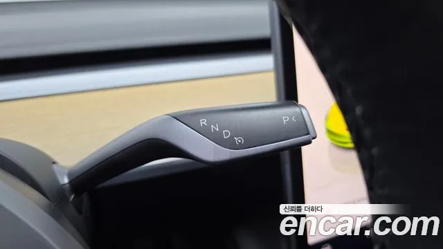 Tesla Model 3 — Фото автомобиля 12