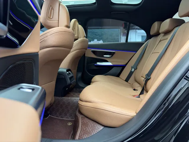 Mercedes-Benz E-Class — Фото автомобиля 11