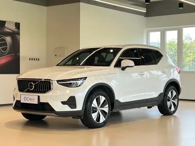 Фотография автомобиля — Volvo XC40