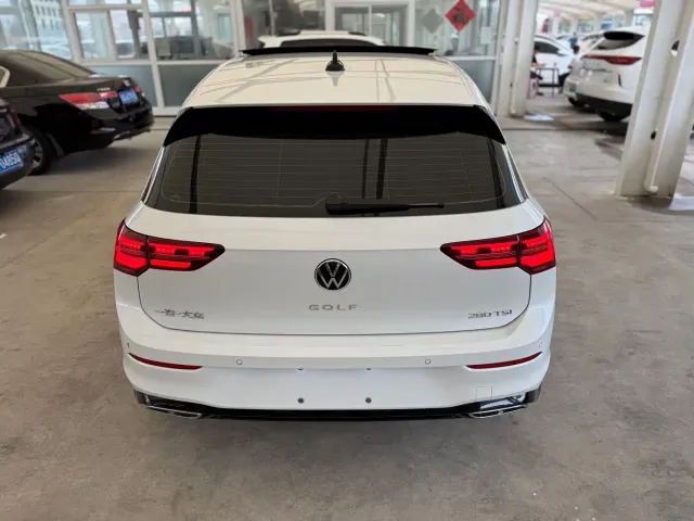 Volkswagen Golf — Фото автомобиля 14