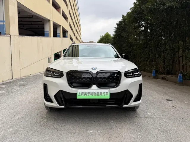 BMW iX3 — Фото автомобиля 2