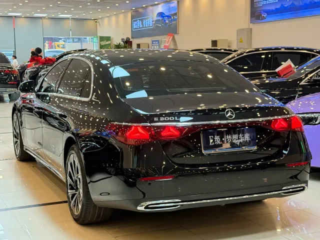 Mercedes-Benz E-Class — Фото автомобиля 15