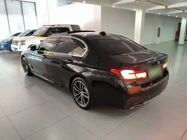 BMW 5 Series — Фото автомобиля 4