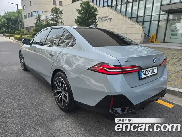 BMW 5-Series — Фото автомобиля 4