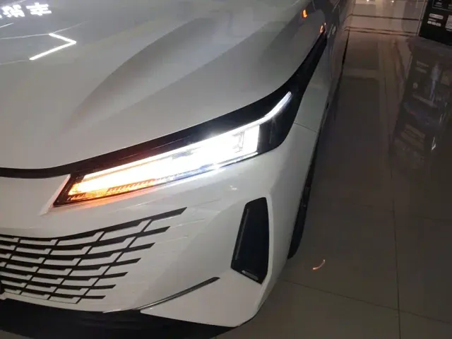 Changan Lamore — Фото автомобиля 22