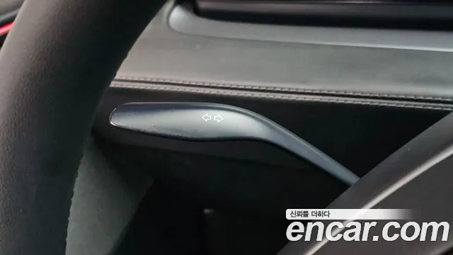 Tesla Model Y — Фото автомобиля 16