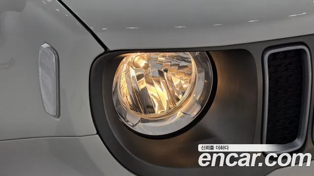 Jeep Renegade — Фото автомобиля 7