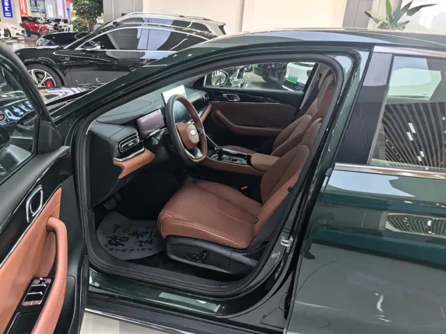 Geely Emgrand — Фото автомобиля 4