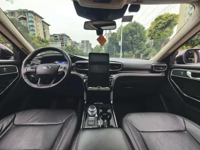 Ford Explorer — Фото автомобиля 6