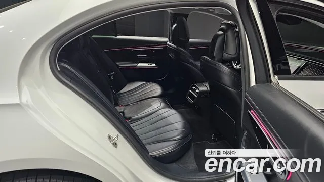 Mercedes-Benz E-Class — Фото автомобиля 12