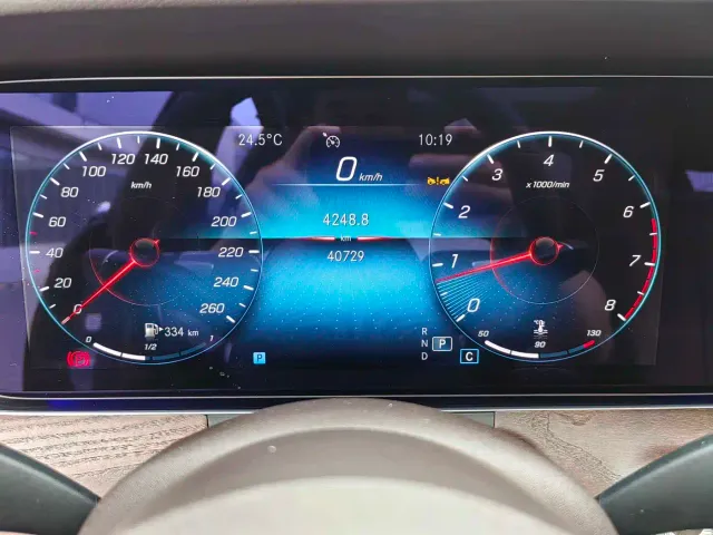 Mercedes-Benz E-Class — Фото автомобиля 16