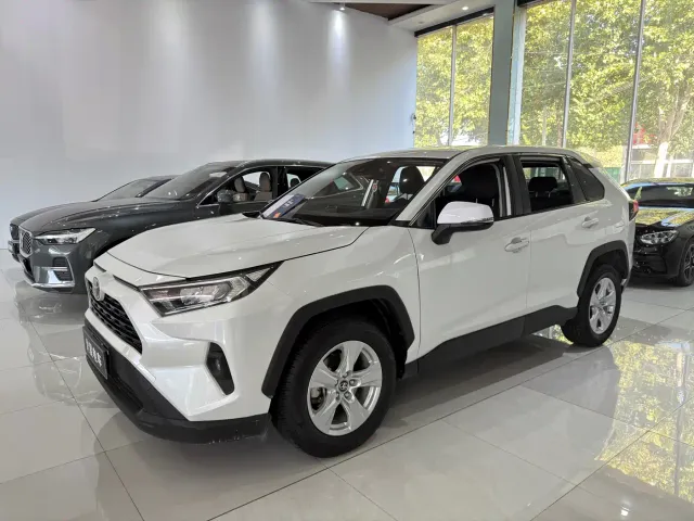 Toyota RAV4 — Фото автомобиля 2
