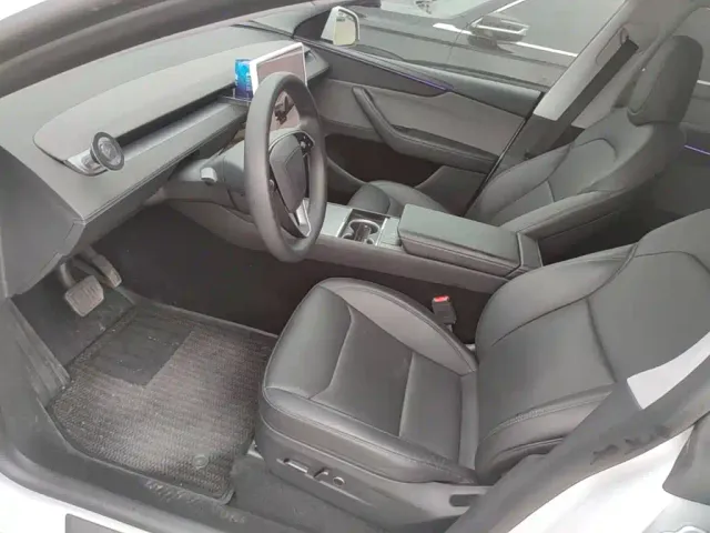 Tesla Model Y — Фото автомобиля 14