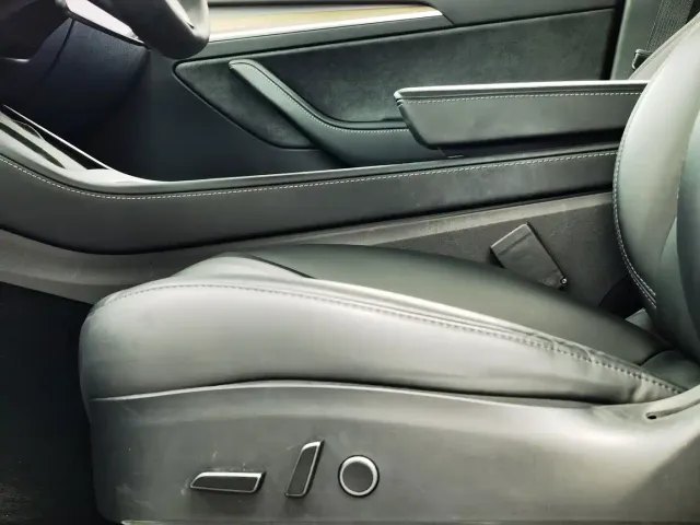 Tesla Model Y — Фото автомобиля 8