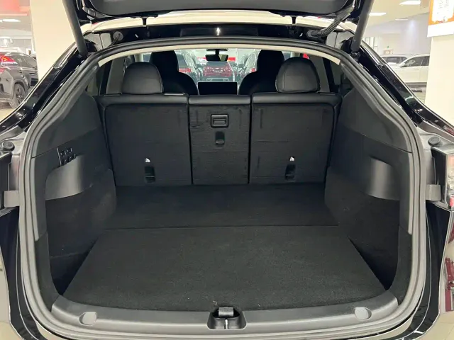 Tesla Model Y — Фото автомобиля 14