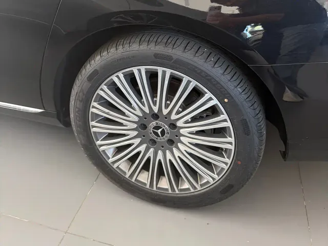 Mercedes-Benz E-Class — Фото автомобиля 12
