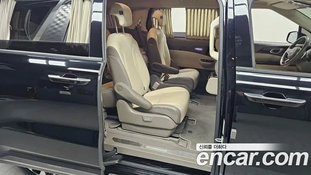Kia Carnival Generation 4 — Фото автомобиля 10
