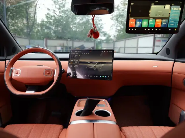 Changan Qiyuan E07 — Фото автомобиля 4