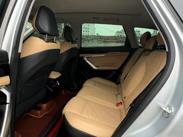 Geely Boyue L — Фото автомобиля 11