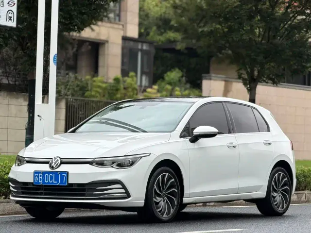 Фотография автомобиля — Volkswagen Golf