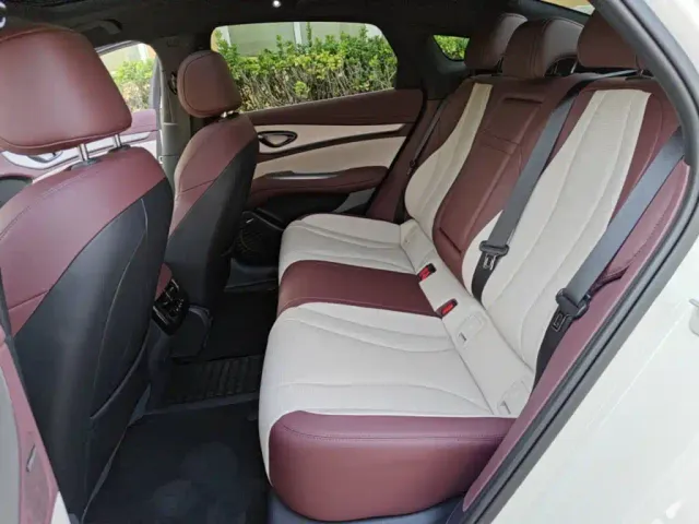 BYD Seal 07 DM-i — Фото автомобиля 16