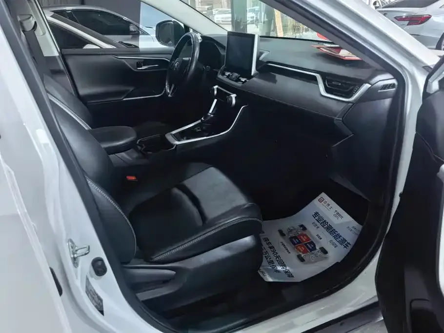 Toyota RAV4 Rongfang 2021 2.0L CVT 4WD Trend PLUS — Фото автомобиля 8
