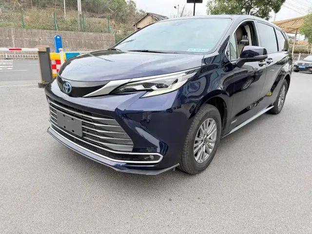 Фотография автомобиля — Toyota Sienna