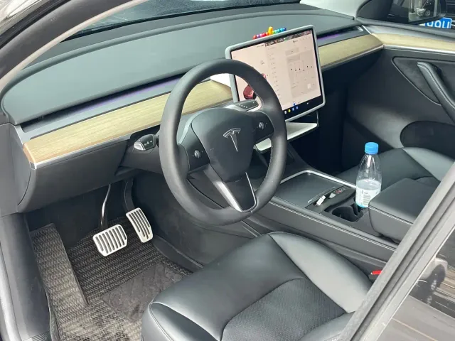 Tesla Model Y — Фото автомобиля 12