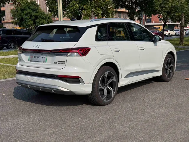 Audi Q4 e-tron — Фото автомобиля 3