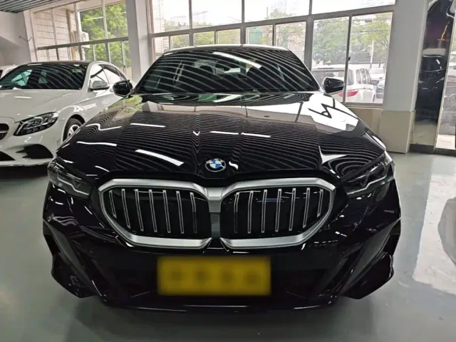 BMW 5 Series — Фото автомобиля 2