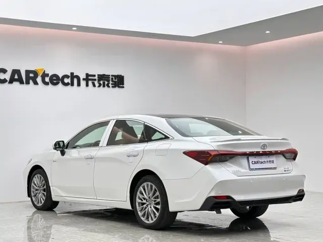 Toyota Avalon — Фото автомобиля 3