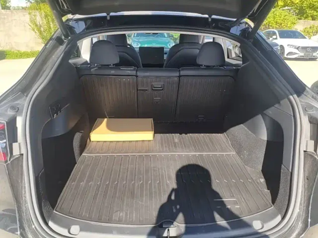 Tesla Model Y — Фото автомобиля 18
