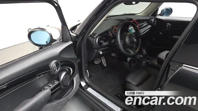 Mini Cooper Cooper 5 дверей Classic — Фото автомобиля 10